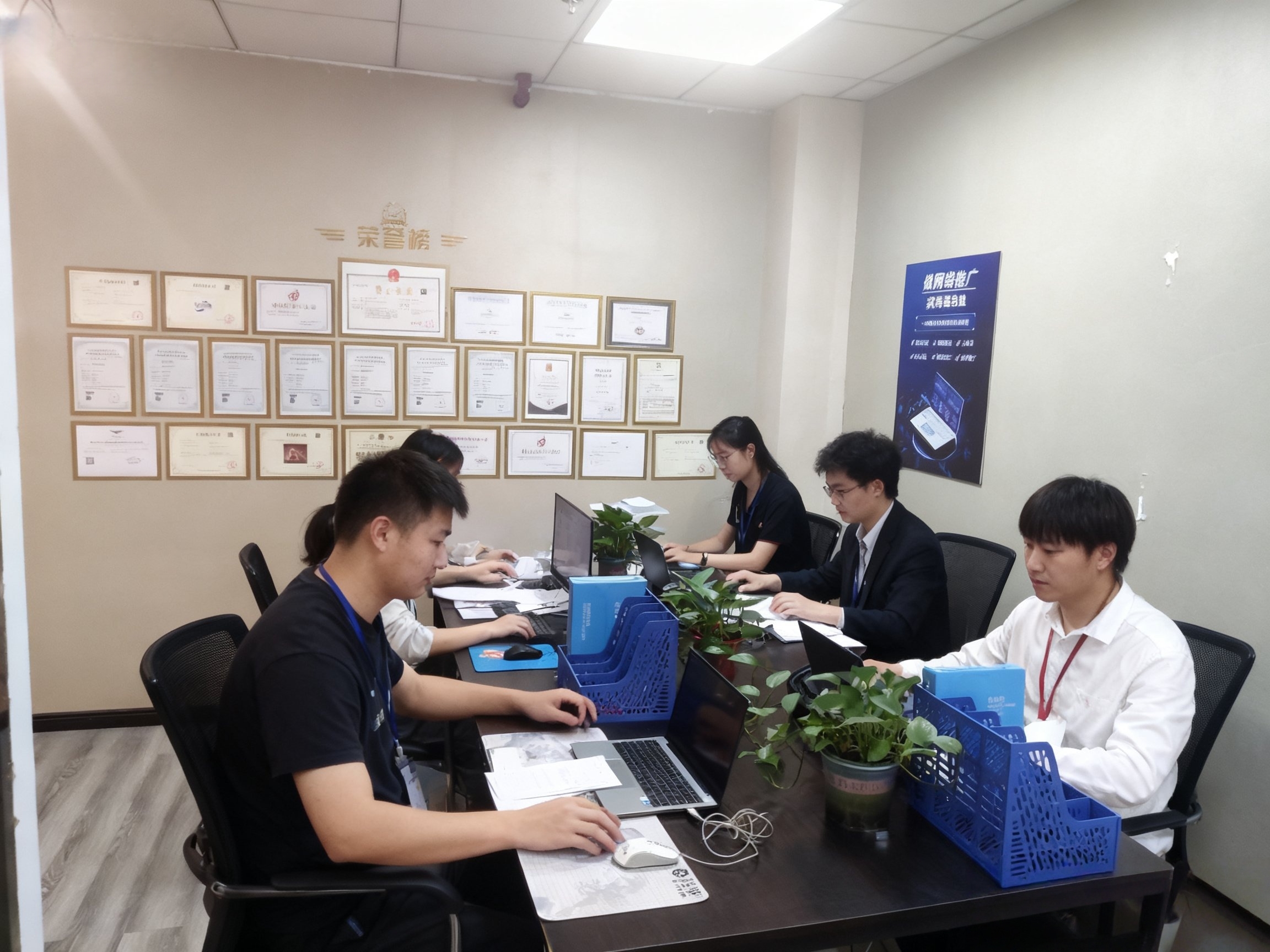 网推传媒有限公司办公环境实拍，专业团队工作场景